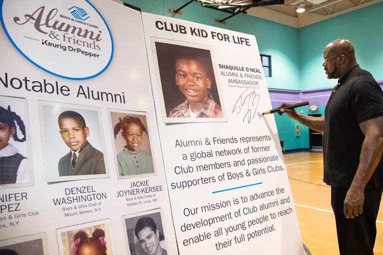 Shaq signing the Yearbook