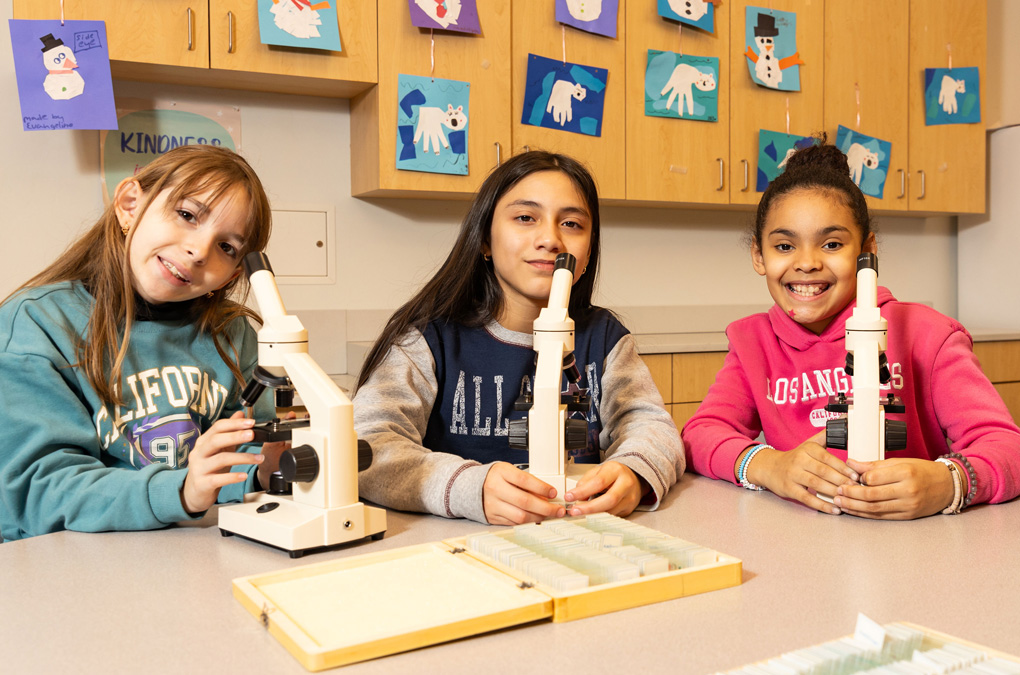 3 Club kids with microscopes