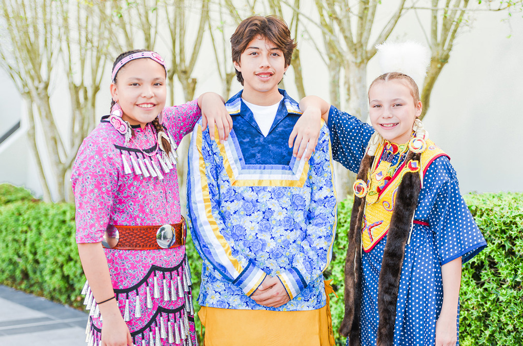3 Native American Club kids