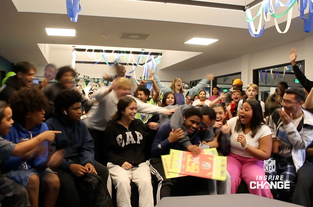 Jivoni's Club celebrating