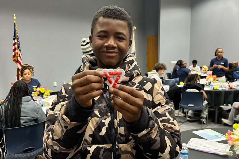 Club kid showing project