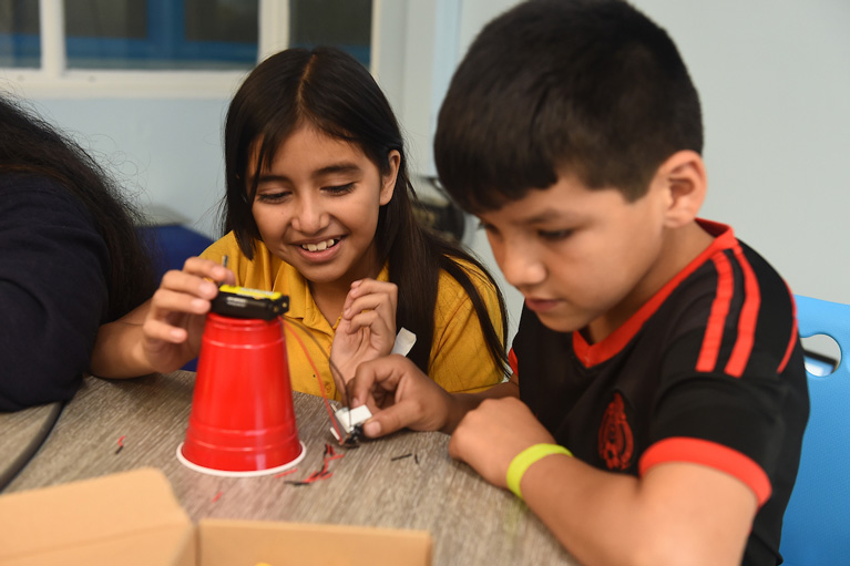 Club kids working on STEM project